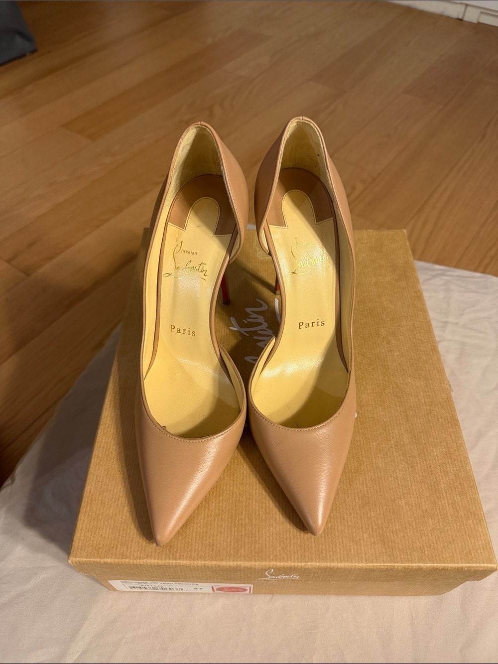 Christian Louboutin Blush Pointed-Toe Leather Pumps with Red Sole - Picture 2 of 4